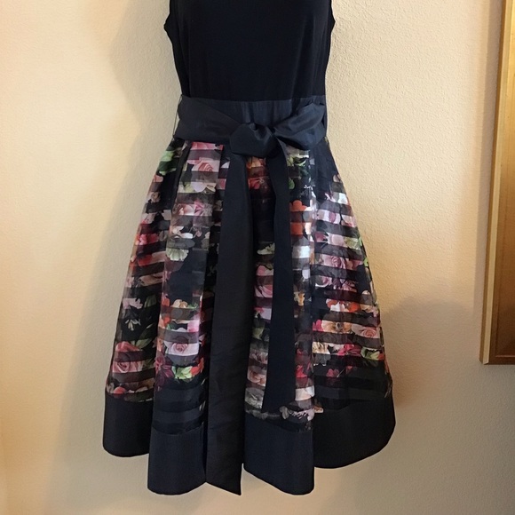 Pretty Special occasion dress $49 - Picture 2 of 6